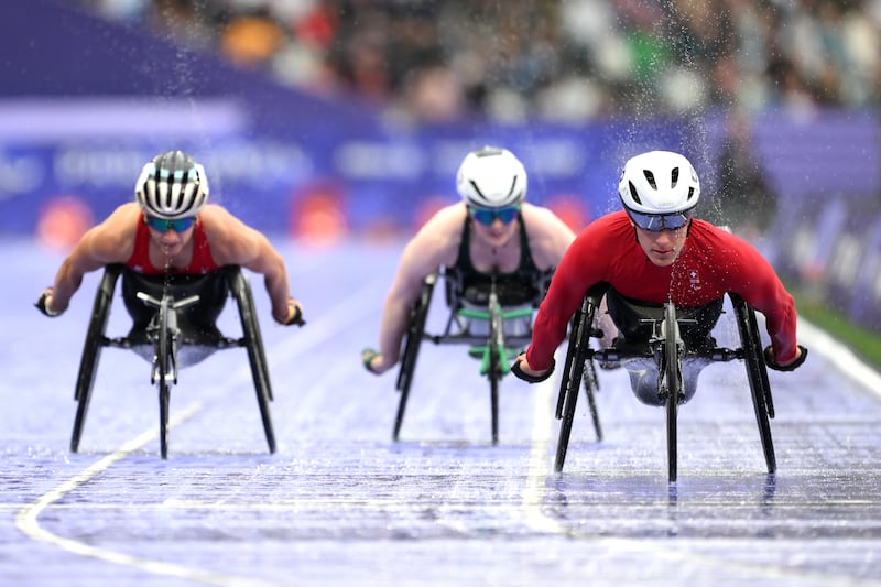 PARIS, FRANCE - AUGUST 30: Catherine Debrunner of Team Switzerland (R) competes against Manuela Schaer of Team Switzerland (L) and Shauna Bocquet of Team Ireland (C) in the Women's 5000m T54 Round 1 heat race on day two of the Paris 2024 Summer Paralympic Games at Stade de France on August 30, 2024 in Paris, France. (Photo by David Ramos/Getty Images)