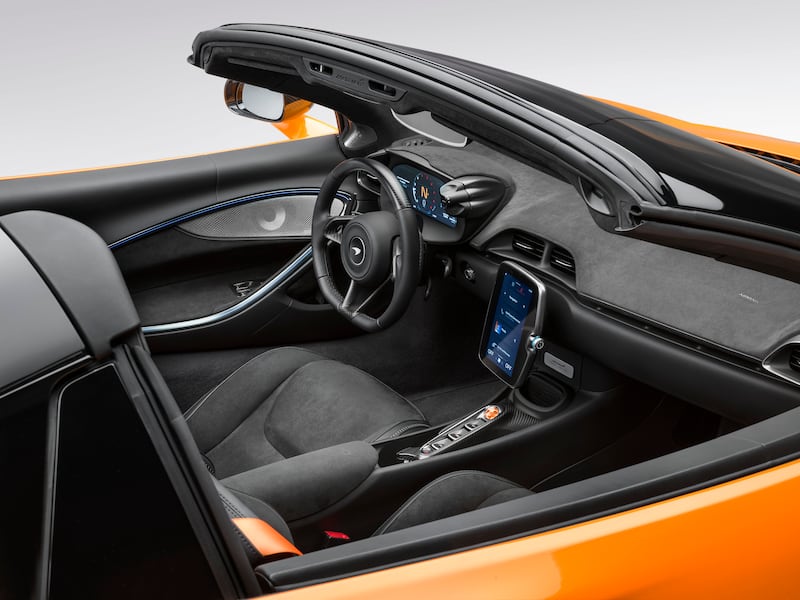 The interior features the same high-tech finish as the coupe Artura