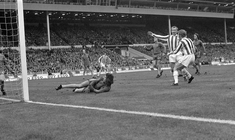 George Eastham (right) scores Stoke’s winner in the 1972 League Cup final against Chelsea