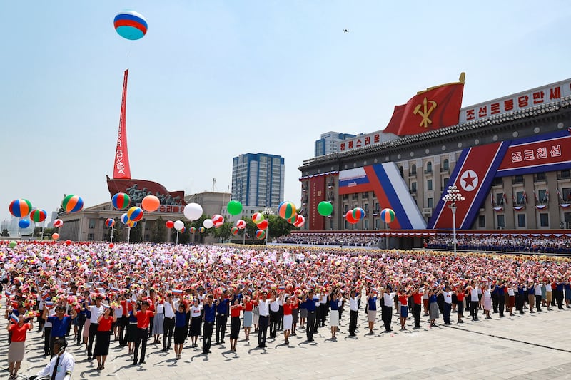 Huge crowds greeted the leaders in Pyongyang (Sputnik, Kremlin Pool Photo via AP)