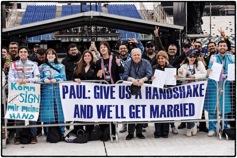 Chilean couple Yamil Álamo and Leonora Pereira got engaged in front of Sir Paul McCartney during a soundcheck as The Beatles star is currently on his Got Back tour. Credit: MPL Communications/MJ Kim