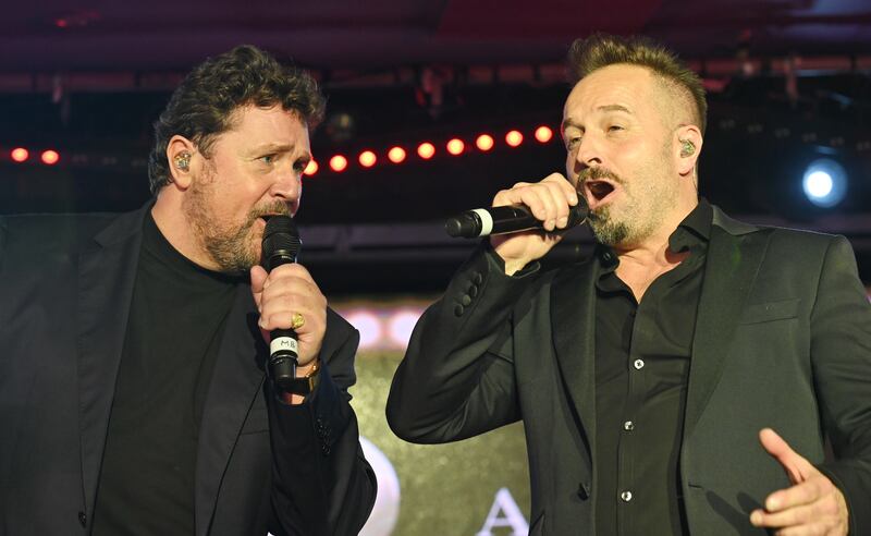 Boe performing with Michael Ball