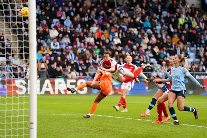 Lotte Wubben-Moy scores Arsenal’s second goal