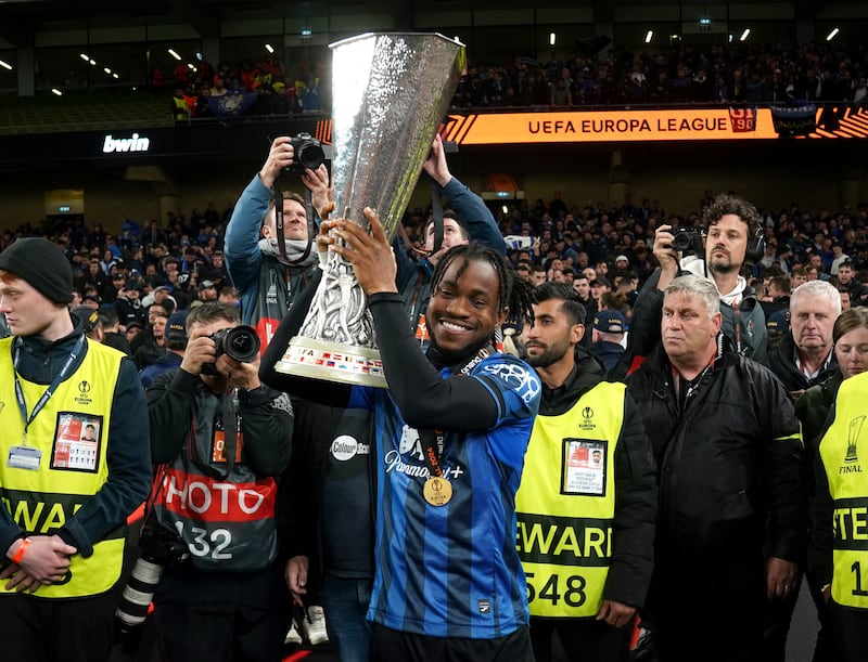 Atalanta’s Ademola Lookman celebrates with the trophy after his match-winning hat-trick