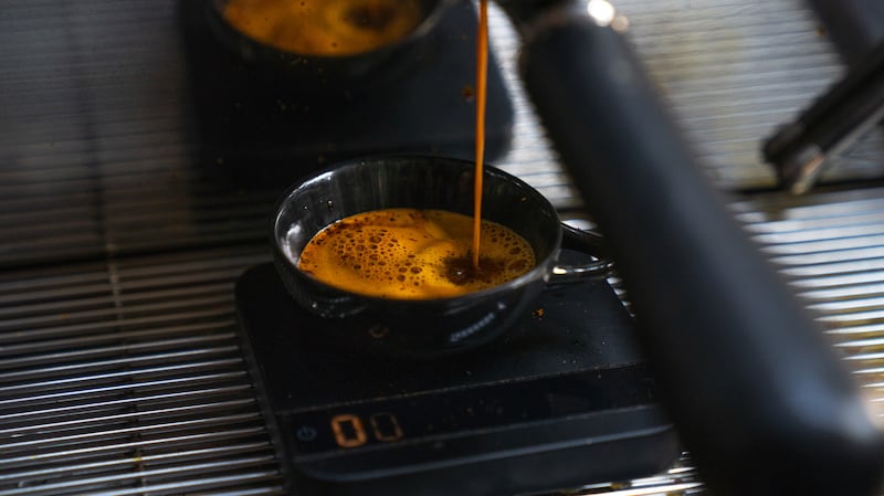 Grinding coffee with a splash of water makes a more consistent espresso, scientists say (University of Oregon)