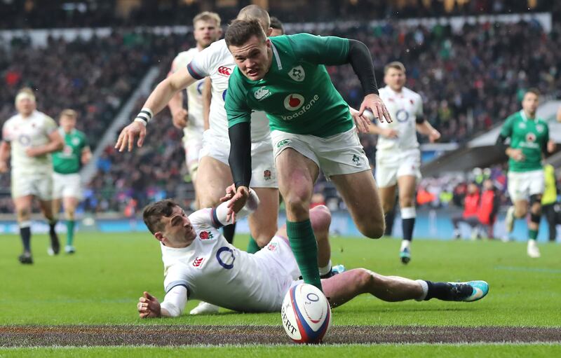 Jacob Stockdale scores against England in the 2018 Six Nations