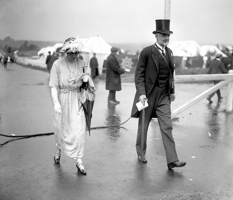 Lord Cecil Manners and Marchioness of Exeter sporting flapper styles in the 1920s