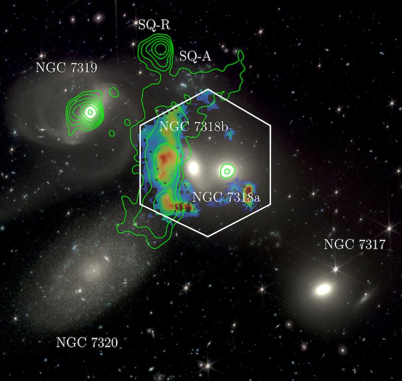 Weave data overlaid on a James Webb Space Telescope image of Stephan’s Quintet, with green contours showing radio data from the Low Frequency Array radio telescope (M. Arnaudova/University of Hertfordshire/WEAVE consortium)