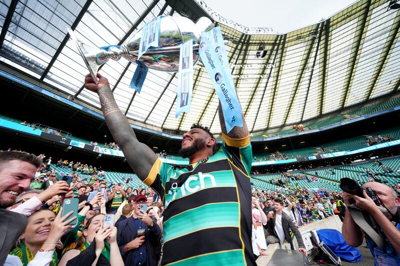 Courtney Lawes with the trophy