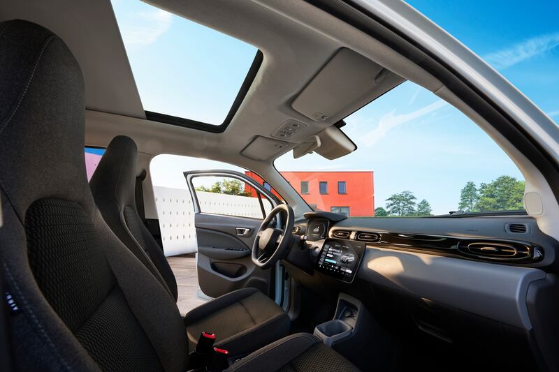 The interior features a 10.1-inch central screen and cloth upholstery. (Stellantis- Leapmotor)