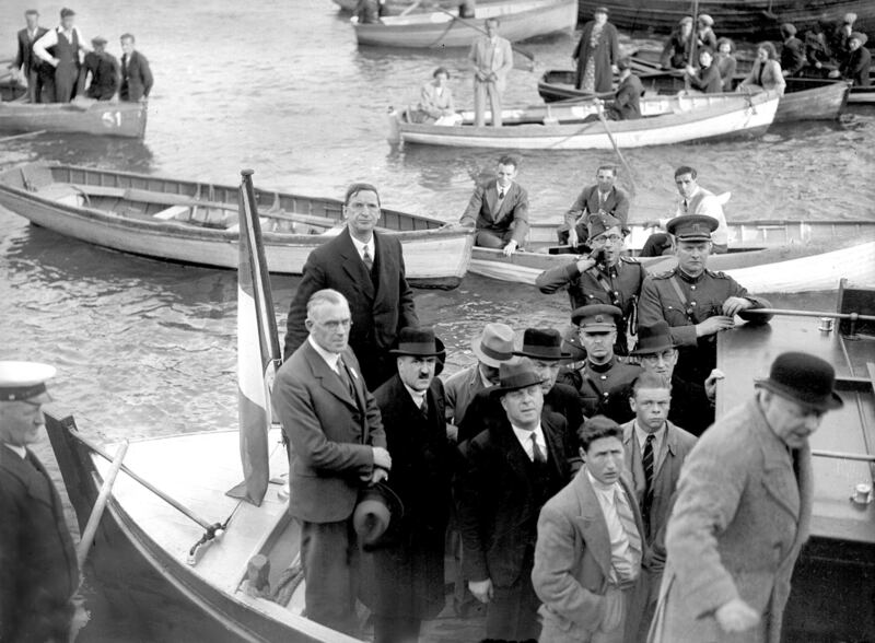 Éamon de Valera arrives on Spike Island in 1938