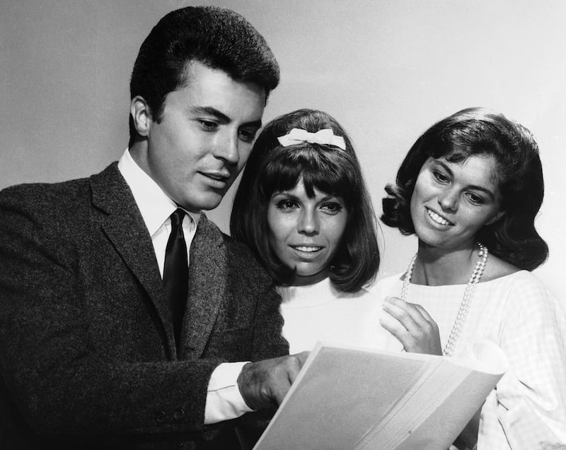 James Darren chats with Nancy Sinatra and Claudia Martin (A)