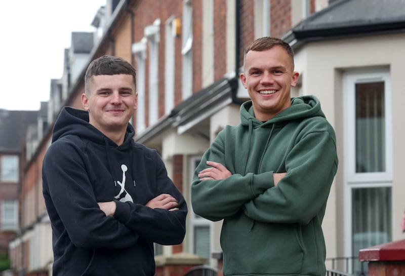 Cliftonville brother Ronan and Rory Hale pictured in Newtington in North Belfast after wining the Irish Cup.
COLM LENAGHAN