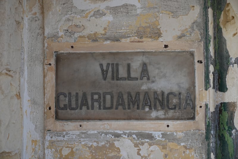 The sign for Villa Guardamangia