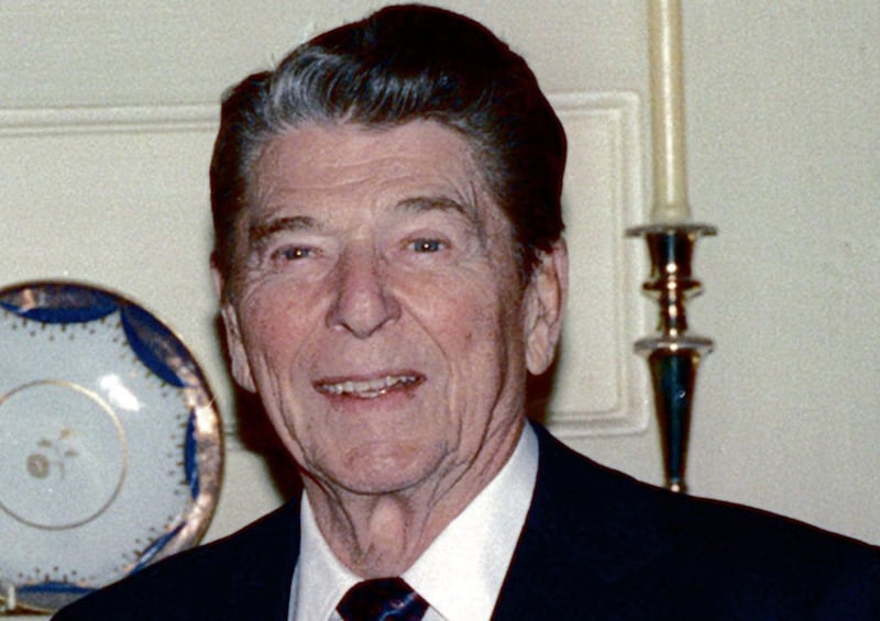 Former United States President Ronald Reagan during his visit to No 10 Downing Street where he met the British Prime Minister, John Major. * 18/2/2001:  A collection of footwear comprising the shoes of 12 American presidents is to go on display in Britain this week in its first outing outside the United States. 05/06/04:  US President Ronald Reagan&#39;s health has deteriorated, the White House has been told. The White House was informed that the 93-year-old Reagan&#39;s health had changed significantly in the past several days, a person familiar with Reagan&#39;s condition said today. *05/06/04: Former US President Ronald Reagan has died a family friend said.. 