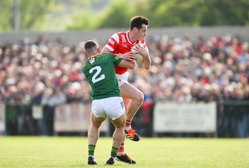 Inniskeen's Tommy Durnin holds on tight against rivals Meath. (Sportsfile)