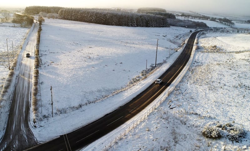 Snow Fall on the Upper Springfield area in the outskirts of Belfast on Wednesday morning.
PICTURE COLM LENAGHAN