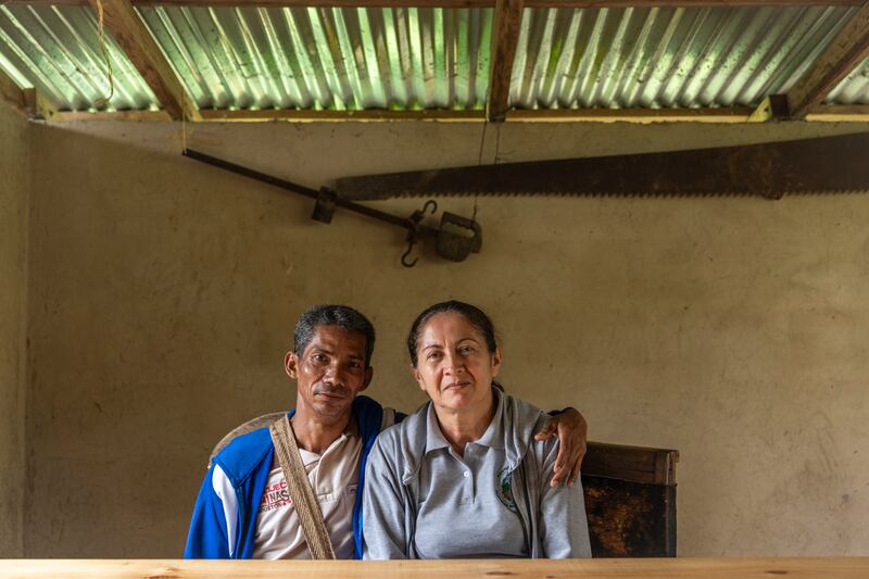 Coffee farmers Fernando Gutierrez and Yudis Camacho in Siberia township, Sierra Nevada, Colombia. (Chris Terry/Fairtrade)