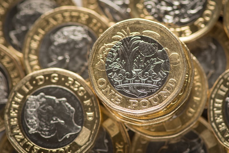 Old £1 coins with the late Queen Elizabeth II portrait