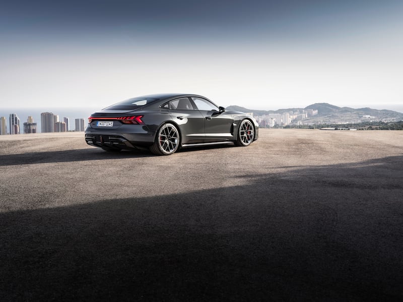 Audi RS e-tron GT efeatures exterior updates