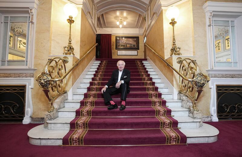 Comedian Jimmy Tarbuck at The London Palladium before appearing on Barry Manilow’s UK tour