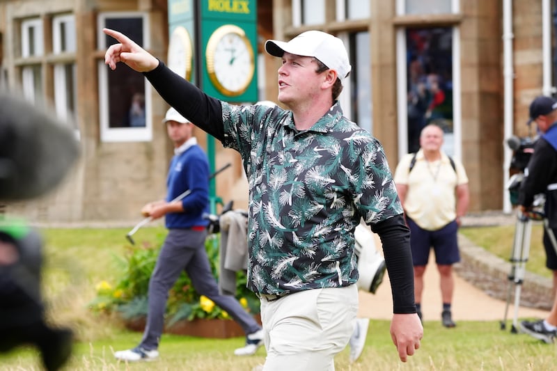 MacIntyre acknowledged the crowd after completing his third round