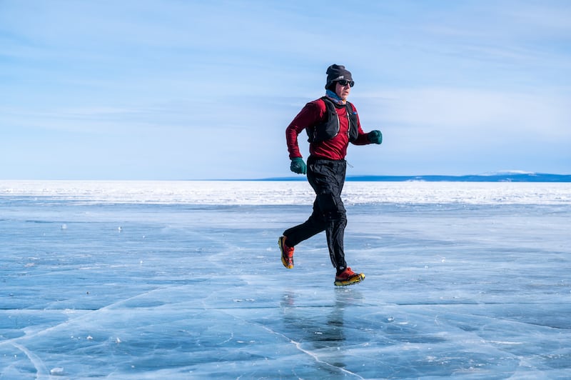 Frank aims to cover all 42 cathedral cities while running in a clockwise loop.