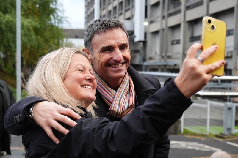 Singer Marti Pellow meets a fan at the Beatson West of Scotland Cancer Centre .