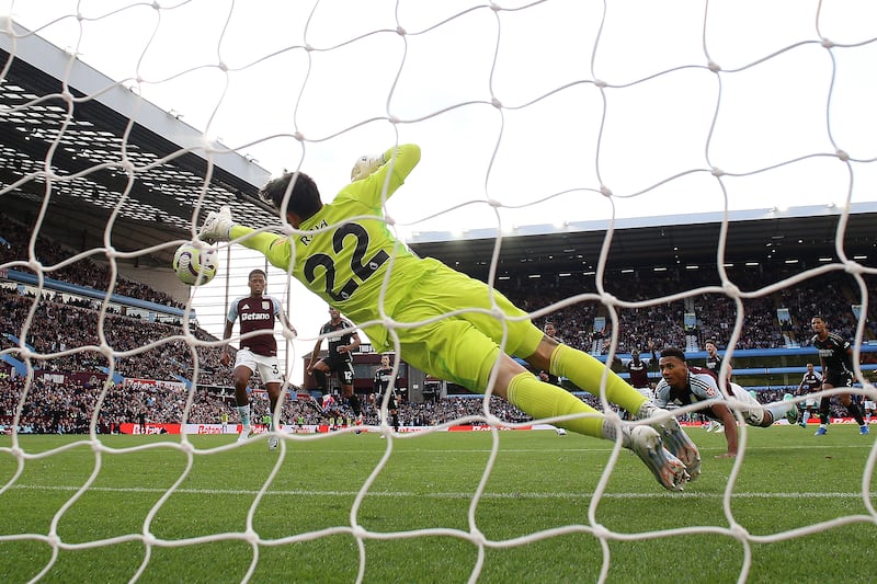 David Raya saves from Ollie Watkins