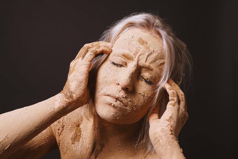 Weekly exfoliation prevents cracked and cakey make-up (Alamy)