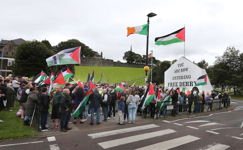 Veteran Civil Rights campaigners Eamonn McCann and Bernadette McAliskey among the crowds at Free Derry Corner in the Derry Bogside listening to Gaza photo-journalist Motaz Azaiza during his visit to the city. Picture Margaret McLaughlin  22-8-2024