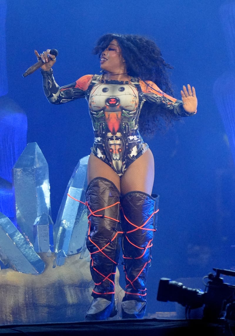 SZA delivered an energetic performance