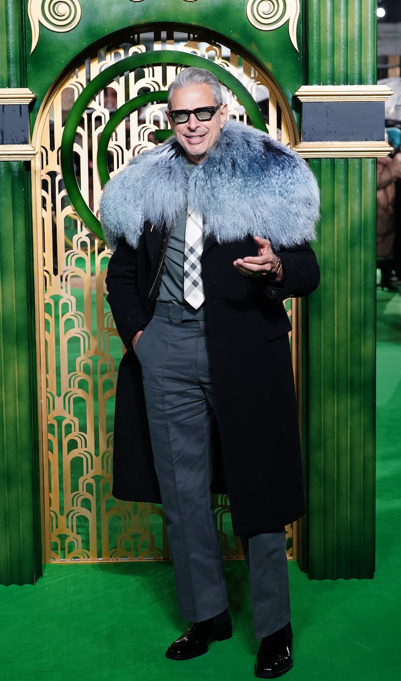 Jeff Goldblum brought the drama in a feathered cape