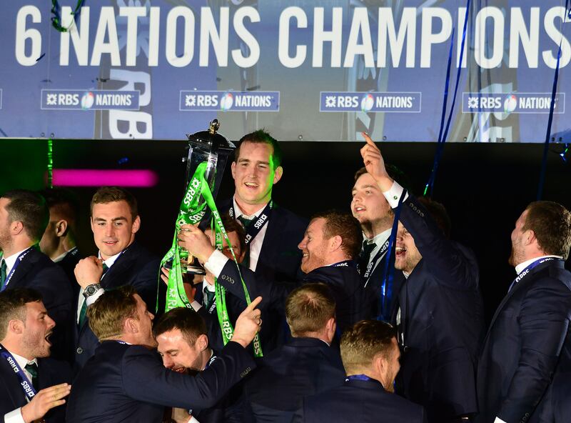 Ireland players celebrate winning the 2015 Six Nations title