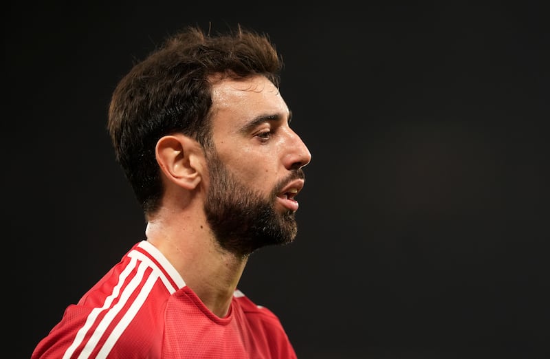 Manchester United’s Bruno Fernandes helped an unwell passenger on a plane