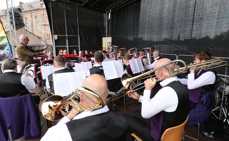 A cross -community event  held at a West Belfast interface to mark International Day of Peace, Organised by the Ulster
Orchestra and Falls Residents* Association at Townsend
Street in Belfast.
PICTURE COLM LENAGHAN