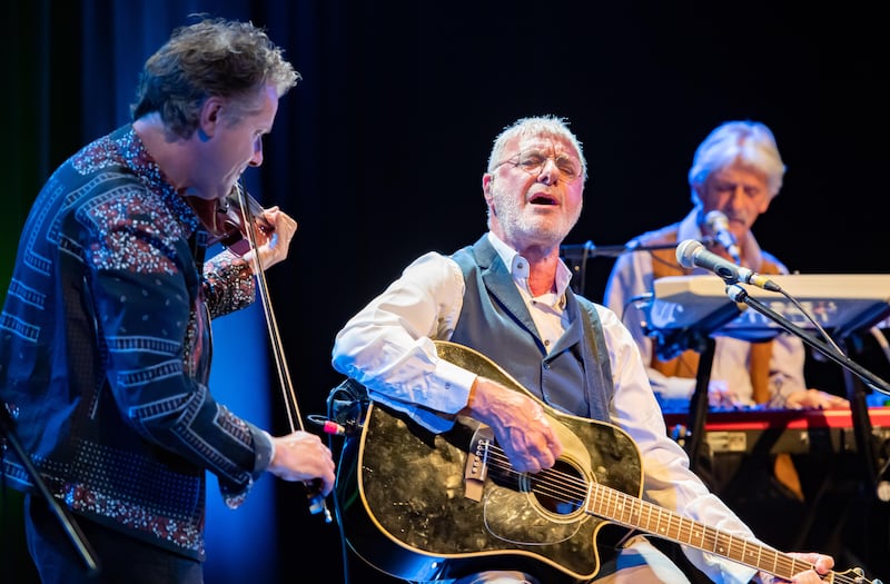 Steve Harley on stage at Darwen Theatre