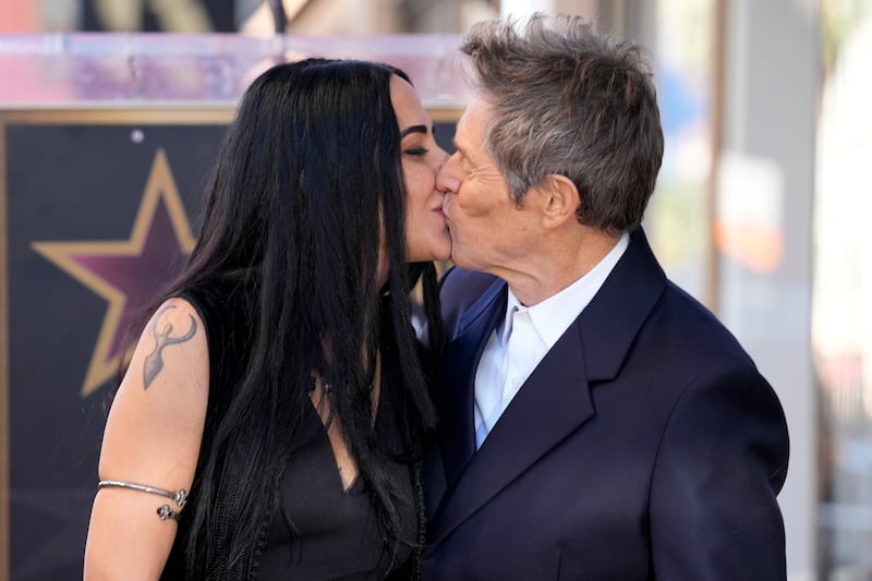 Willem Dafoe, right, kisses his wife, Giada Colagrande (AP Photo/Chris Pizzello)